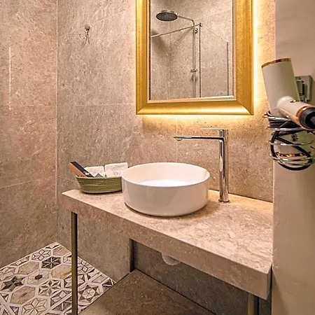 Otel Voger Alacati Pino